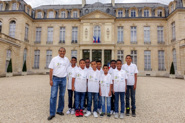 <center> Jour 16 : "S'envoler vers le Rêve  ... " : <br>Un petit tour par le Palais de l’Elysée