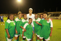 <center>Les saint-pauloises sous le charme <br> de Wendie Renard