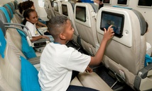 <center>20 ans de 1000 Sourires : Quand les stars du football et du web font rêver les marmailles à bord d’un avion Air Austral <center>20 ans de 1000 Sourires : Quand les stars du football et du web font rêver les marmailles à bord d’un avion Air Austral