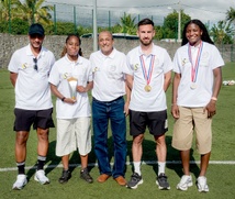  <center> Adrien Thomasson, Thiniba Samoura,Tara Elimbi Gilbert et Fabrice Abriel : quand les marmailles de 1000 Sourires rencontrent les héros du ballon rond 16ème édition de « Foot en VIM »