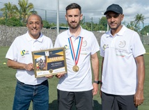  <center> Adrien Thomasson, Thiniba Samoura,Tara Elimbi Gilbert et Fabrice Abriel : quand les marmailles de 1000 Sourires rencontrent les héros du ballon rond 16ème édition de « Foot en VIM »