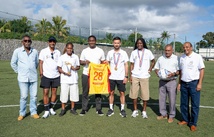  <center> Adrien Thomasson, Thiniba Samoura,Tara Elimbi Gilbert et Fabrice Abriel : quand les marmailles de 1000 Sourires rencontrent les héros du ballon rond 16ème édition de « Foot en VIM »