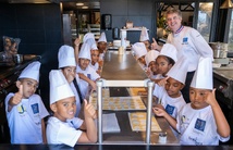 <center>20ème Anniversaire : au Palm Hôtel & Spa, les marmailles de 1000 Sourires plongent dans les coulisses de la pâtisserie et du spectacle <center>20ème Anniversaire : au Palm Hôtel & Spa, les marmailles de 1000 Sourires plongent dans les coulisses de la pâtisserie et du spectacle