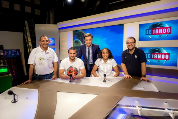 <center>1000 Sourires sur le plateau d'Antenne Réunion