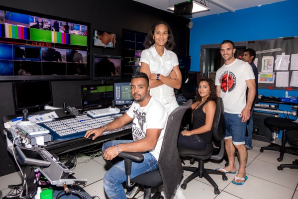 <center>1000 Sourires sur le plateau d'Antenne Réunion