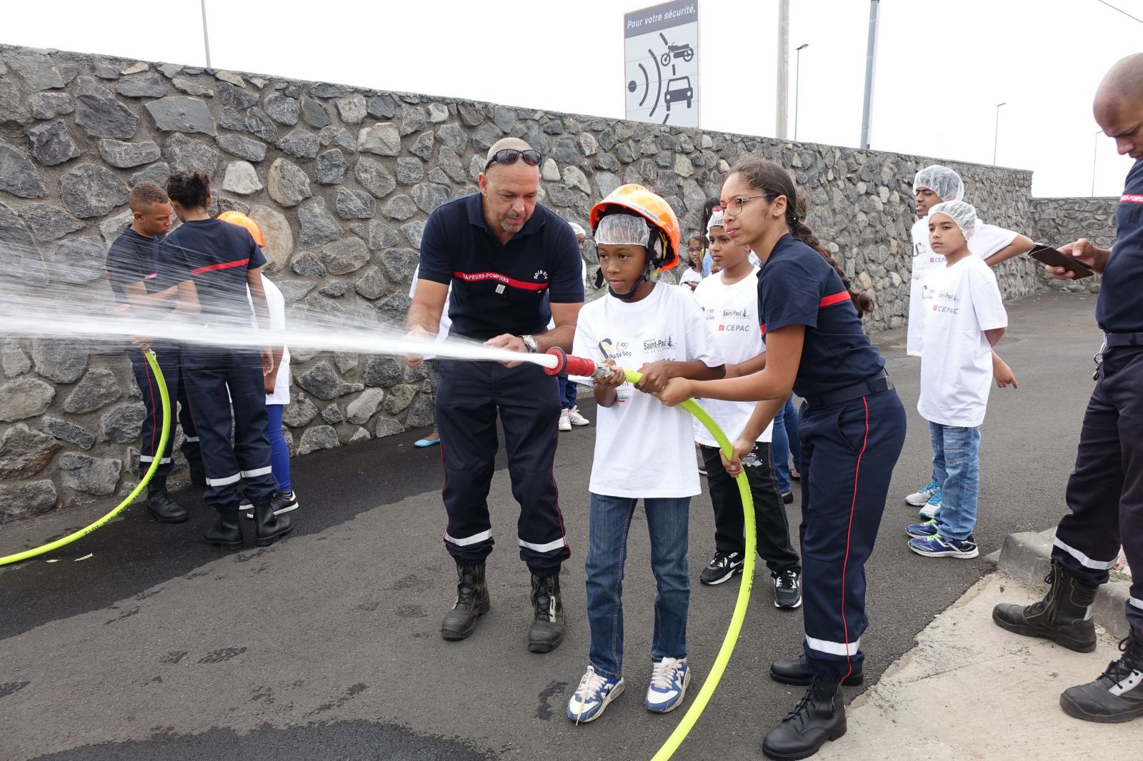 <center>Journée citoyenne pour les marmailles <br> avec les sapeurs-pompiers et Miss Réunion 2016