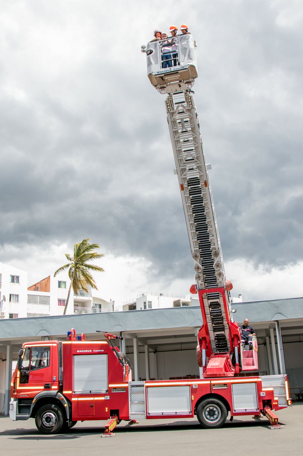 <center>Journée citoyenne pour les marmailles <br> avec les sapeurs-pompiers et Miss Réunion 2016