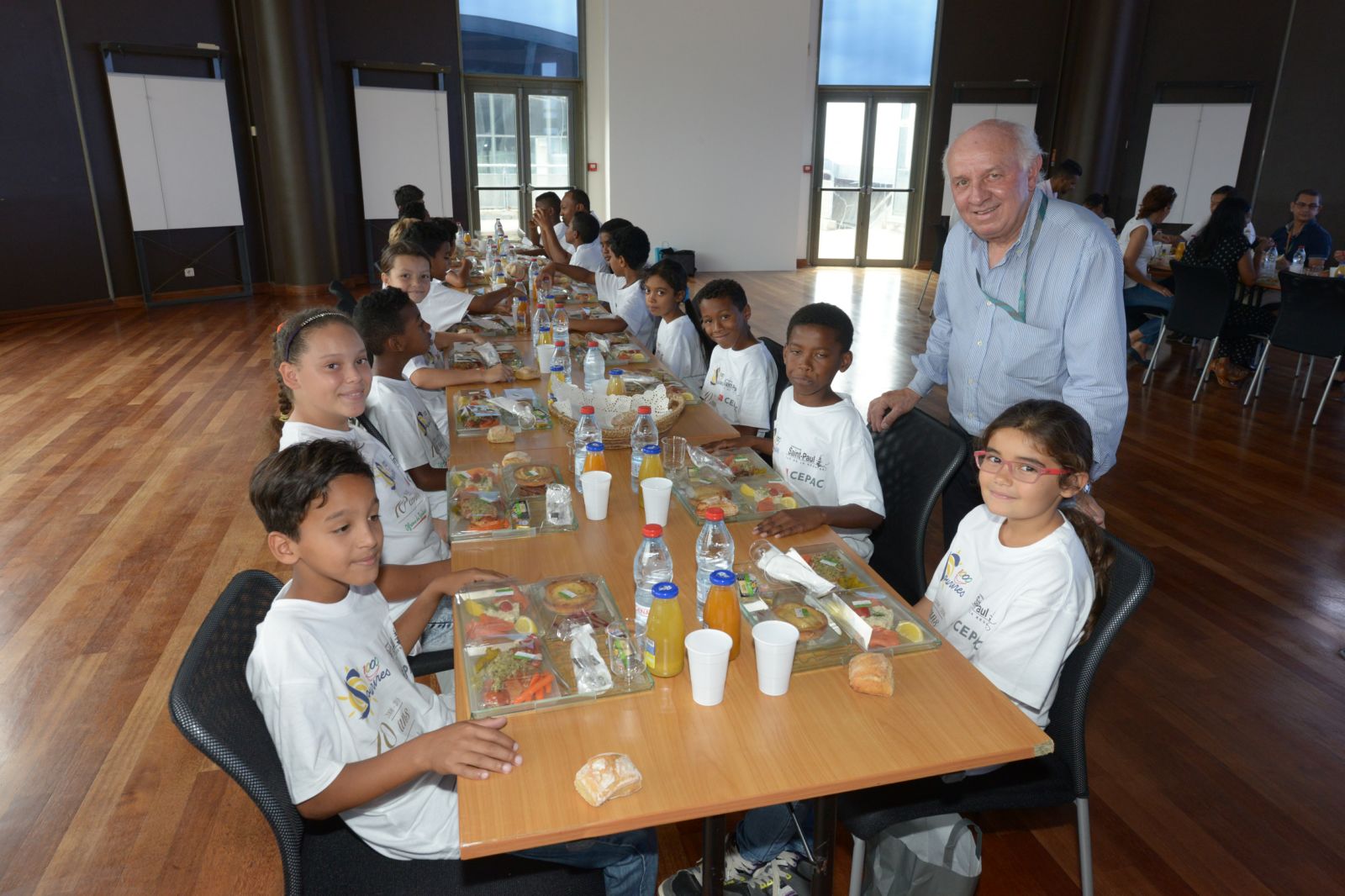 <center>Les enfants de Fleurimont en VIM <br> dans les coulisses de l'Aéroport Roland Garros