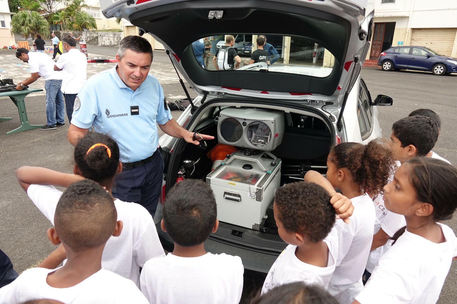 <center>Opération citoyenne avec la Gendarmerie<br> pour les marmailles de l'Etang