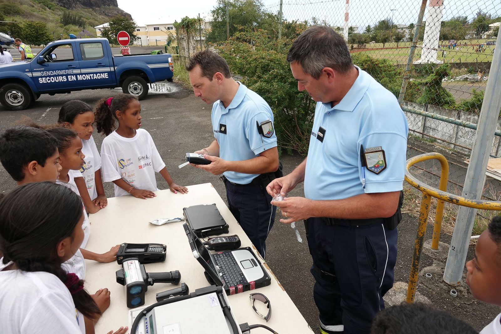 <center>Opération citoyenne avec la Gendarmerie<br> pour les marmailles de l'Etang