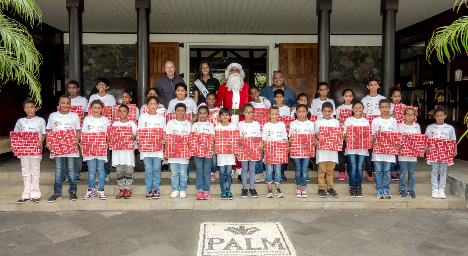 <center>Noël magique au Palm Hôtel & Spa <br>pour les marmailles de Bac Rouge