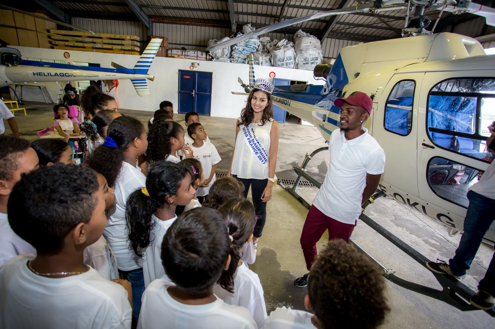 <center>Dans le ciel de Saint-Paul<br> avec Ambre N'Guyen, Miss Réunion  <center>Dans le ciel de Saint-Paul<br> avec Ambre N'Guyen, Miss Réunion
