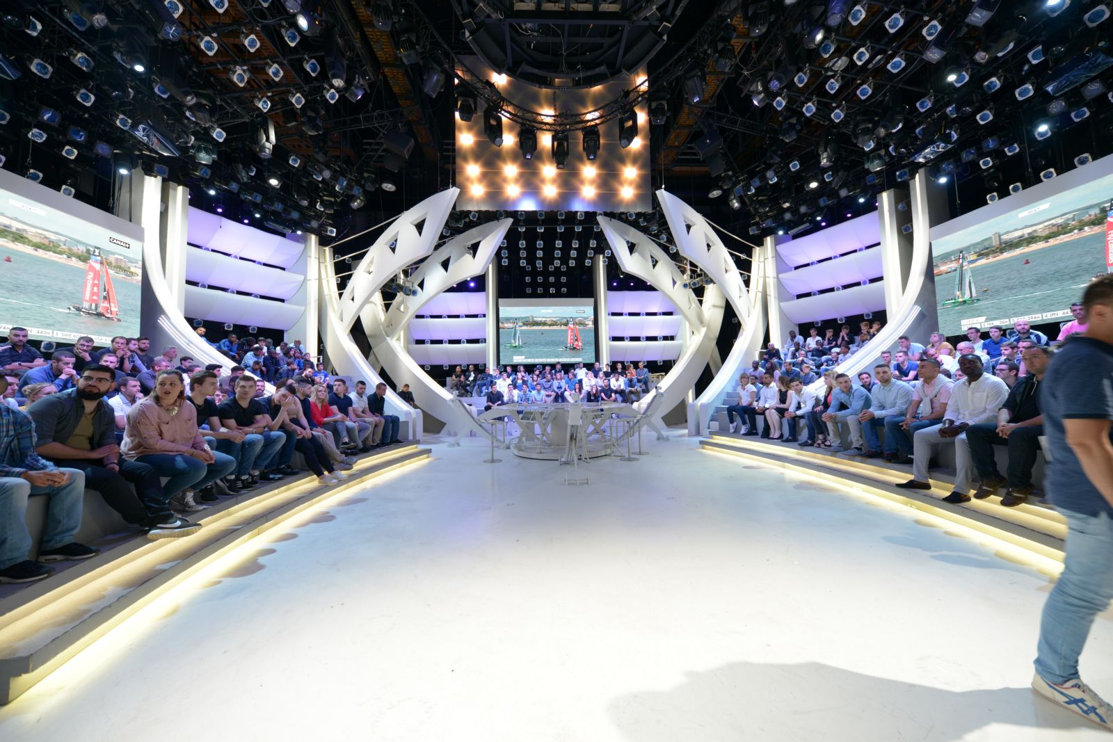 <center> Jour  6 : "S'envoler vers le Rêve ..."  <br>Dans les studios de Canal + à Boulogne
