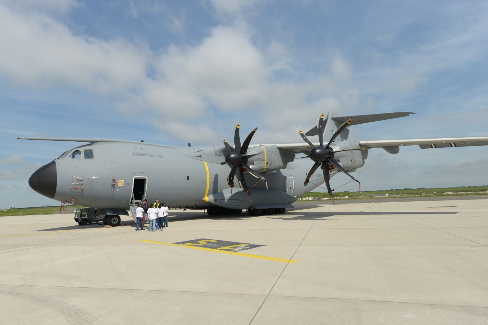 <center> Jour  8 : "S'envoler vers le Rêve ..."  <br>  l'avion A400M  de la Base Aérienne 123 d'Orléans