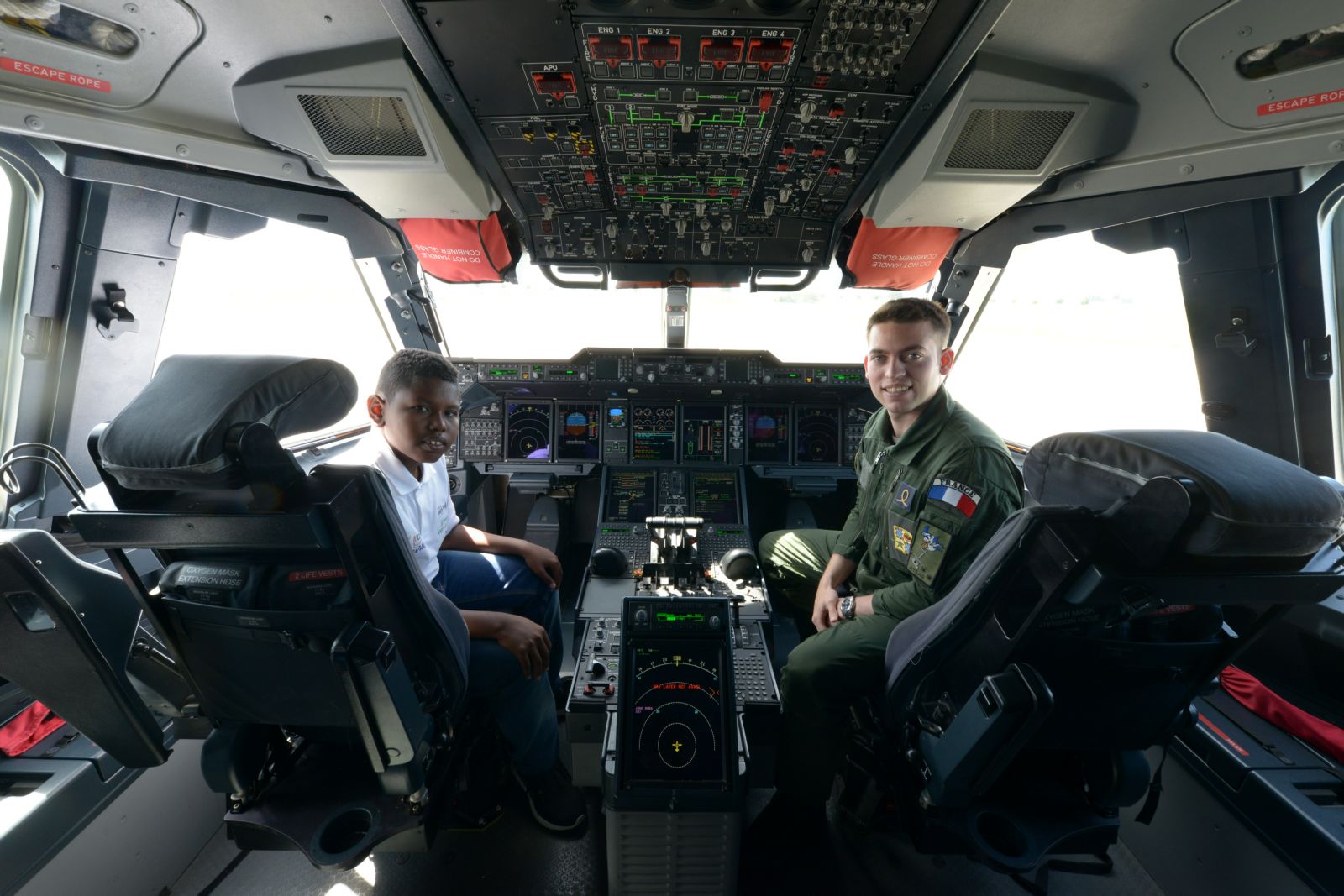 <center> Jour  8 : "S'envoler vers le Rêve ..."  <br>  l'avion A400M  de la Base Aérienne 123 d'Orléans