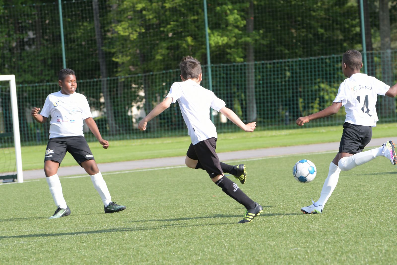 <center> Jour  9 : "S'envoler vers le Rêve ..."  <br>  Le temple du football - Clairefontaine ...