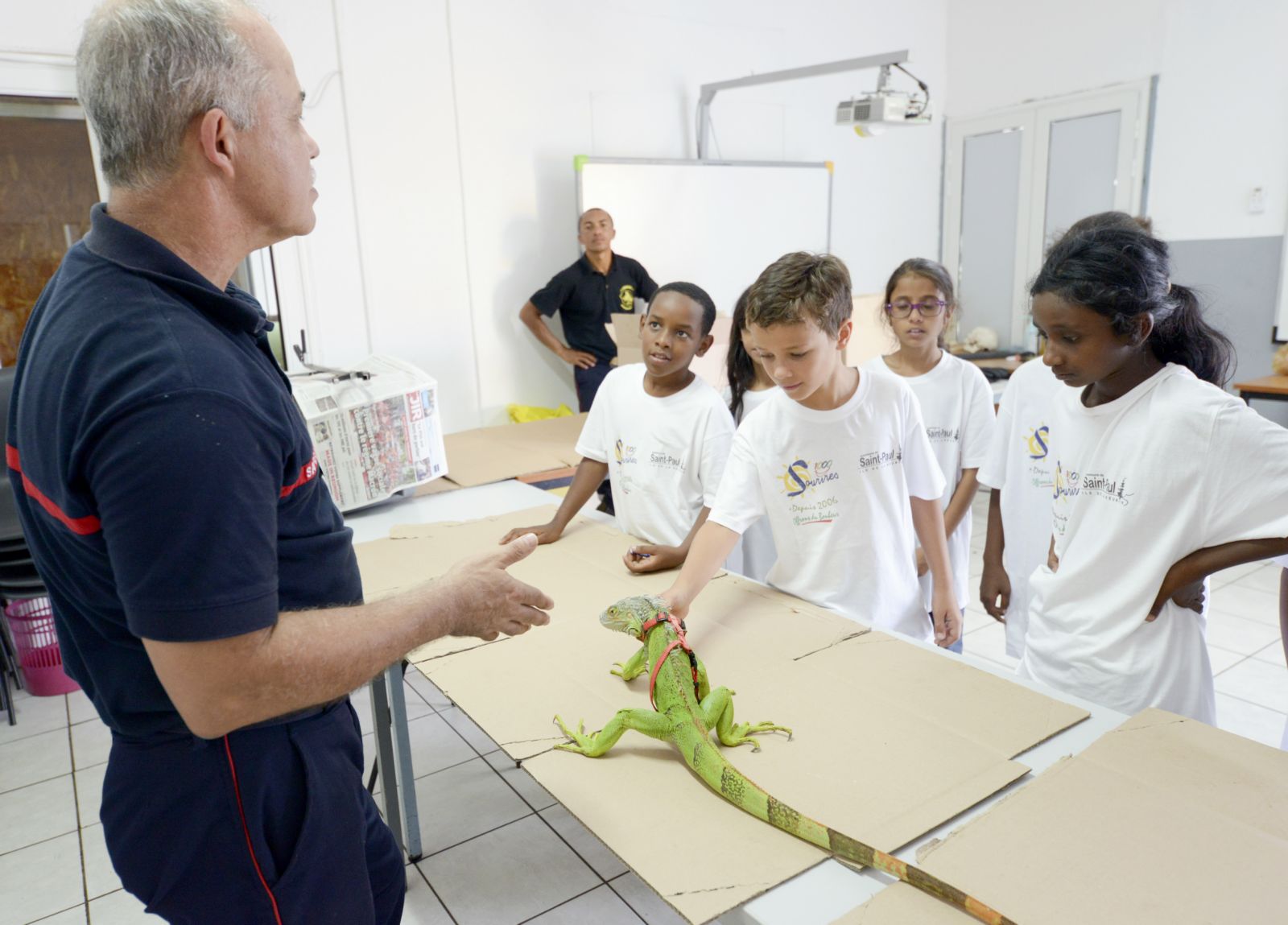 <center>Les marmailles pompiers d’un jour