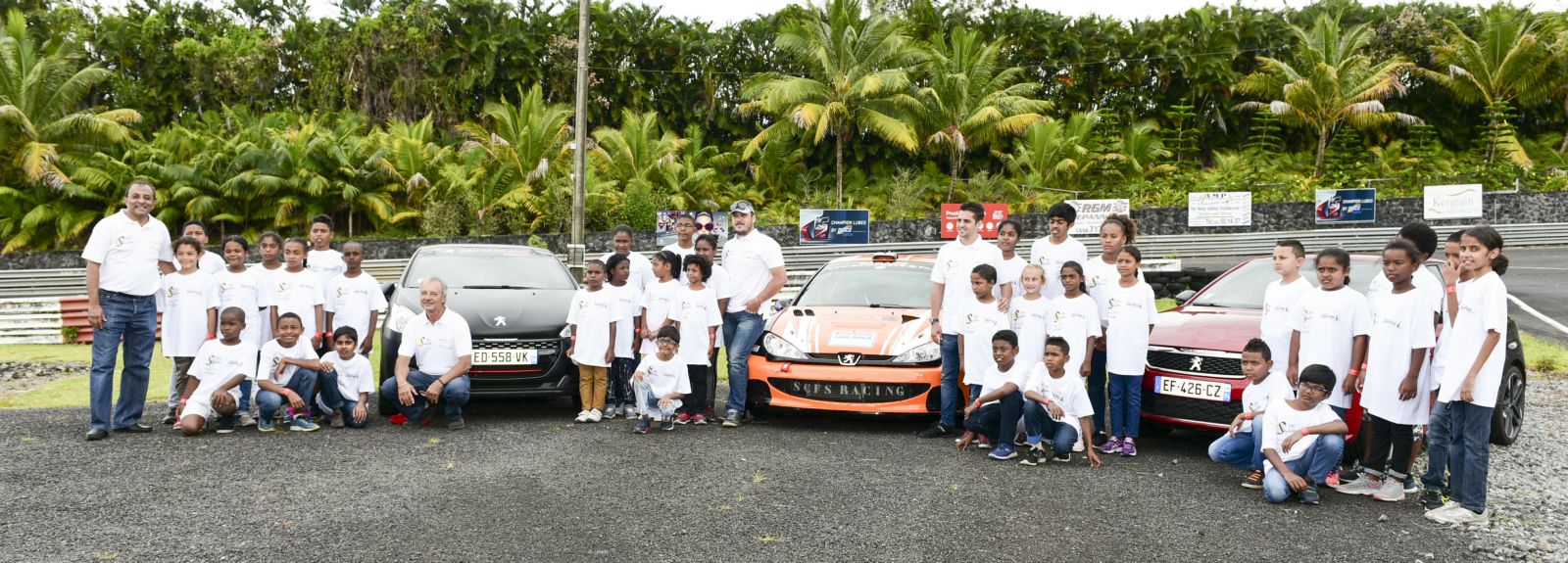 <center>Les  marmailles de 1000 Sourires à 100 à l’heure <br>avec les champions au Circuit  Félix Guichard