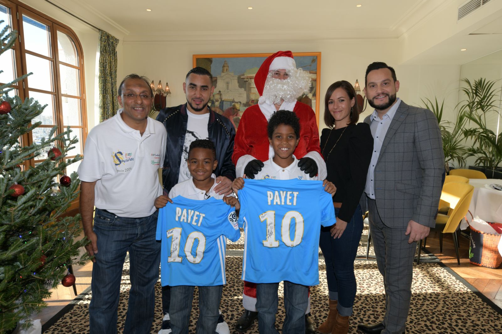 <Center>"Noël de Rêve à Marseille"<br> Jour 1 / Mardi 19 décembre 2017<br> Rencontre avec Diminitri Payet, Ambassadeur d'Air Austral et Capitaine de l'OM<br> à l'hôtel "La Résidence du Vieux Port  <Center>"Noël de Rêve à Marseille"<br> Jour 1 / Mardi 19 décembre 2017<br> Rencontre avec Diminitri Payet, Ambassadeur d'Air Austral et Capitaine de l'OM<br> à l'hôtel "La Résidence du Vieux Port