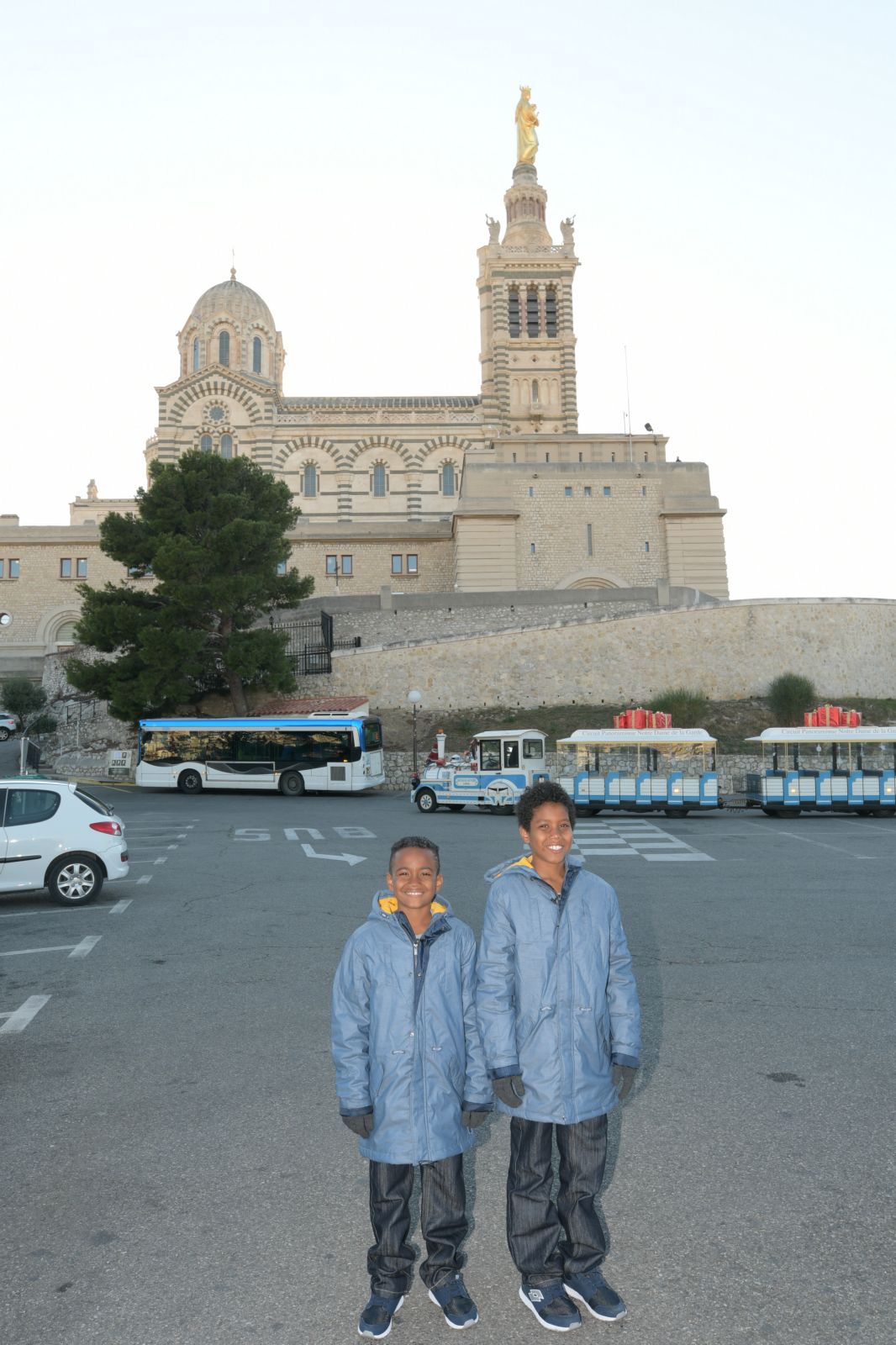 <Center>"Noël de Rêve à Marseille"<br> Jour 1 / Mardi 19 décembre 2017<br>Visite de la ville phocéenne à bord du p'tit Train ...