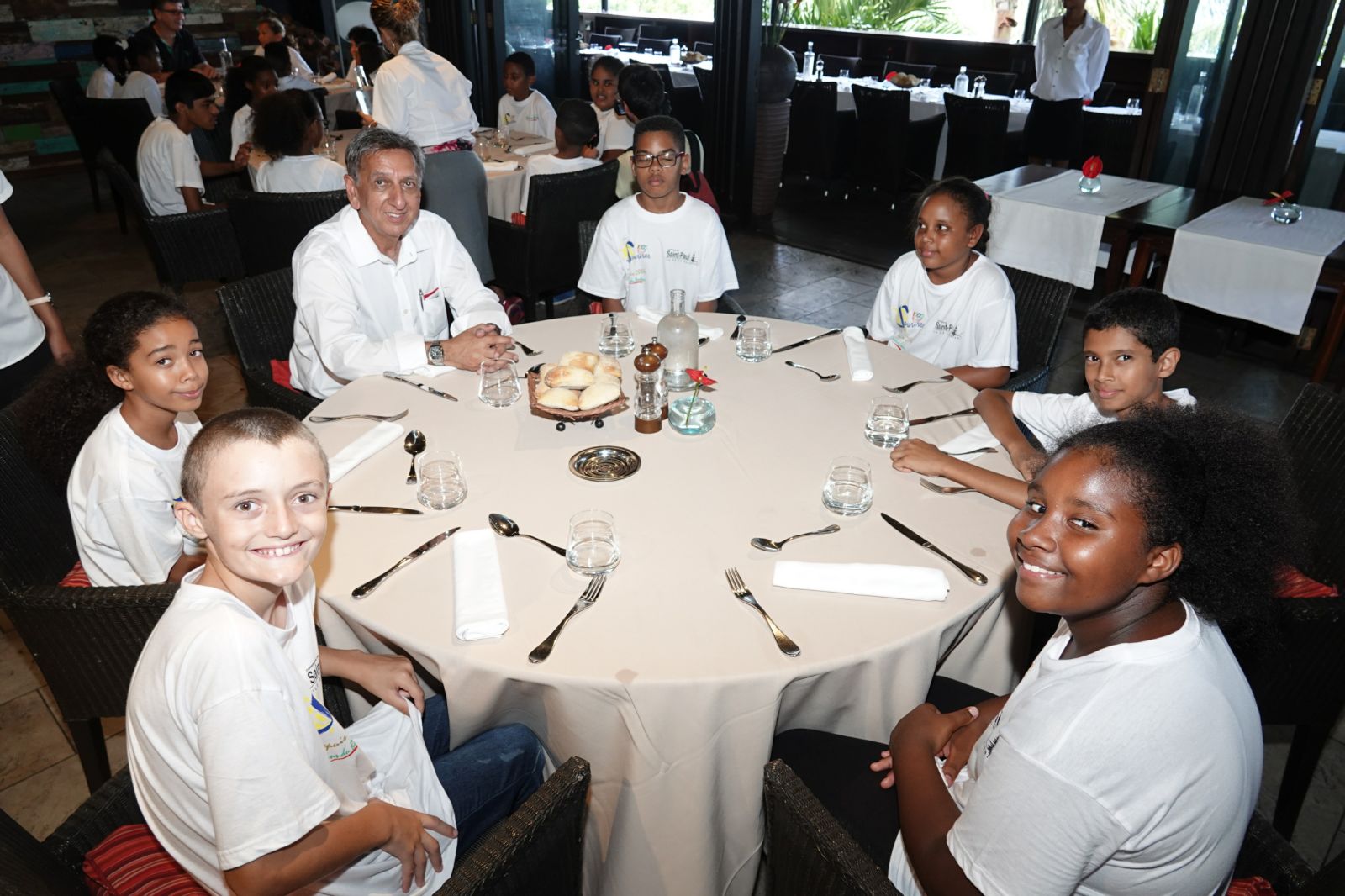 <center>1000 Sourires fête son 9000e enfant <br>parrainé avec le Palm Hôtel & Spa et Canal+