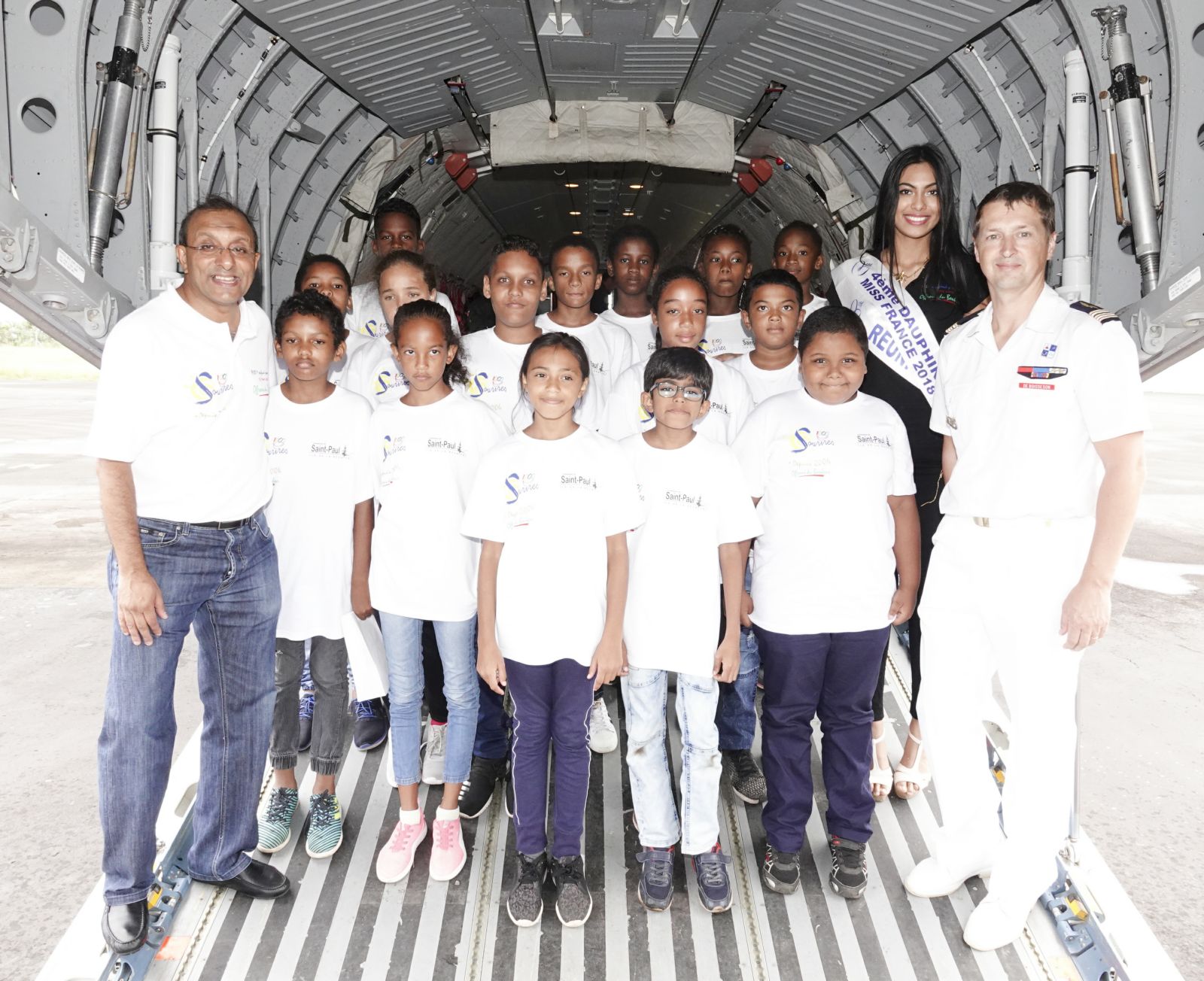 <center>Ils s’envolent à bord du CASA: <br> le Détachement Air 181<br> réalise  le rêve des marmailles de 1000 Sourires <center>Ils s’envolent à bord du CASA: <br> le Détachement Air 181<br> réalise  le rêve des marmailles de 1000 Sourires