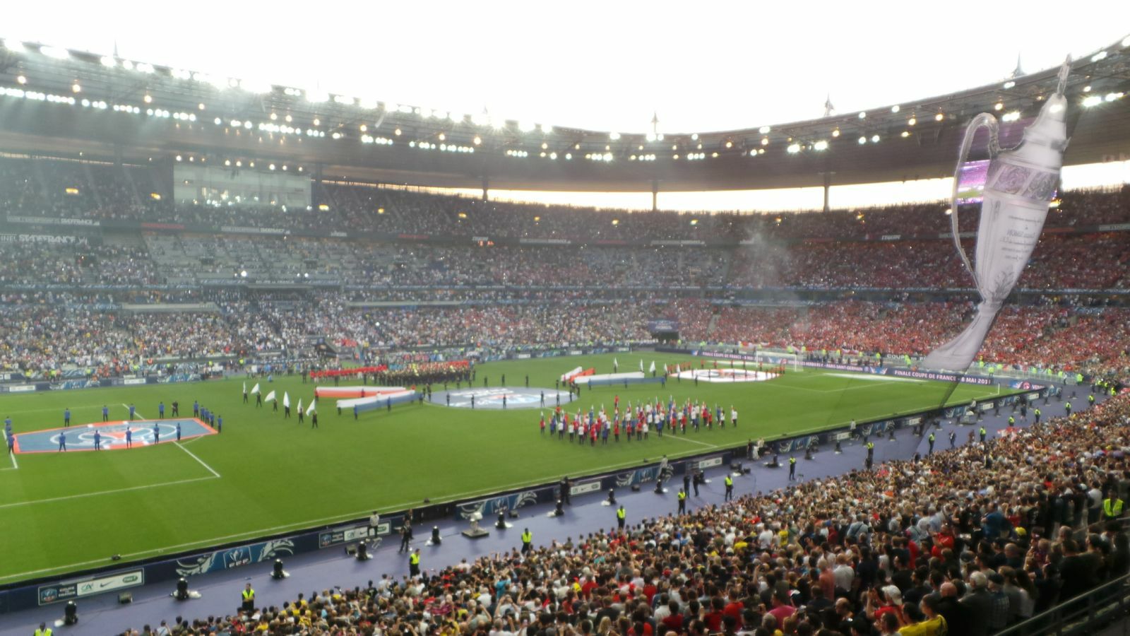 <center>Jour 3 : "S'envoler vers le Rêve  ..." <br>Le stade de France, première étape<br> du voyage de Rêve des marmailles