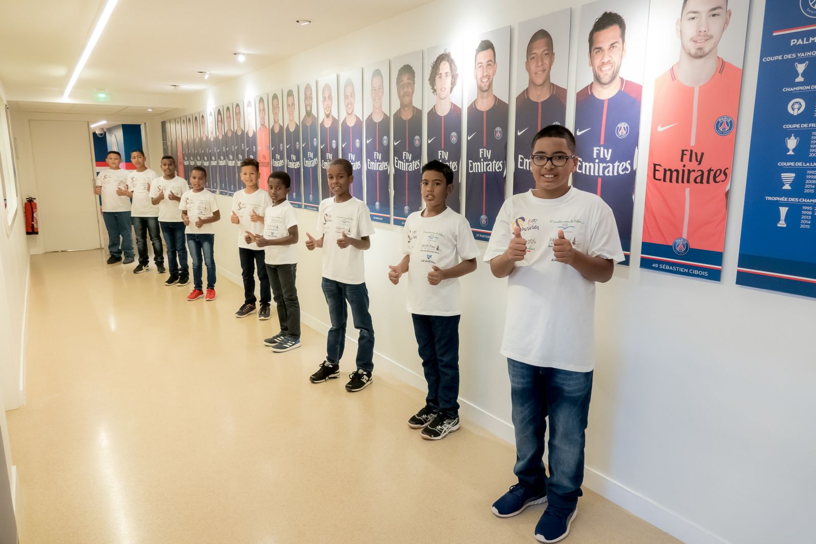 <center>Jour 5 : "S'envoler vers le Rêve  ..." <br>Les petits Réunionnais ont rencontré <br> les joueurs du PSG