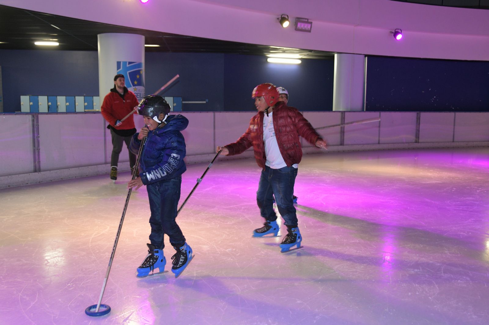 <center>Jour 11 : "S'envoler vers le Rêve  ..."<br>Les enfants ont troqué leurs crampons<br> pour des patins à glace à la patinoire du Palais Omnisports Marseille Grand-Est