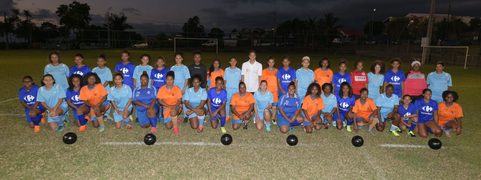 <center>« Foot en VIP » avec  Valérie Gauvin  <br> pour les clubs féminines des quartiers de  Saint-Paul