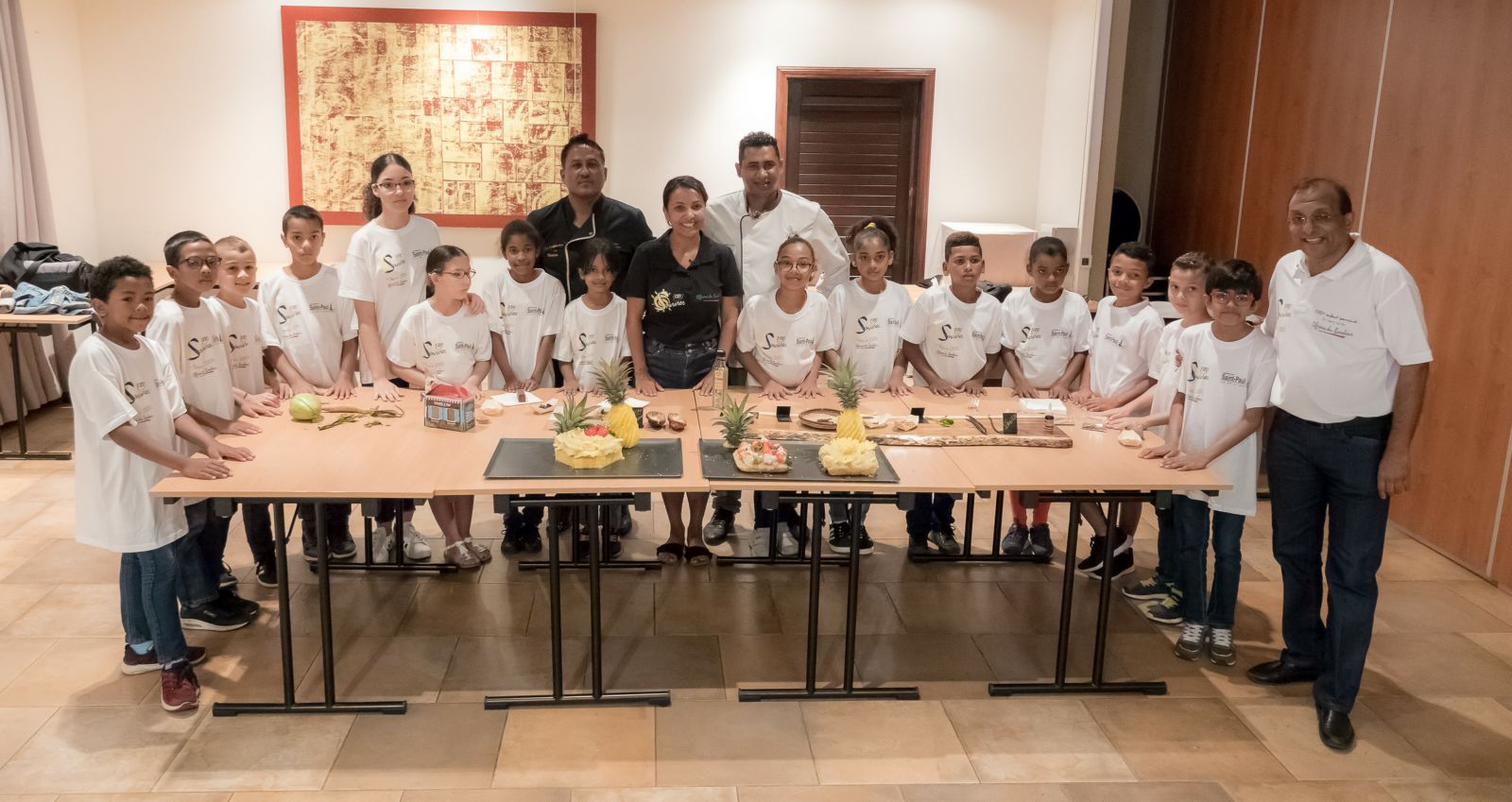 <center>Première action caritative pour Miss Réunion 2018<br> au Palm, avec les marmailles de 1000 Sourires