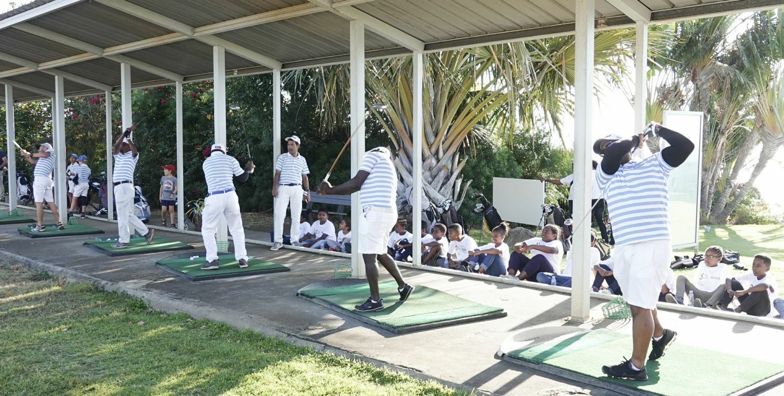 <center>Initiation au golf <br>pour les marmailles de 1000 Sourires