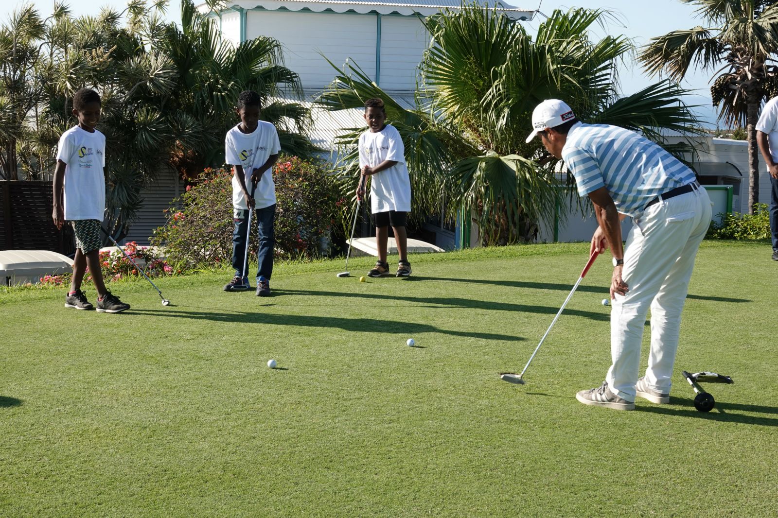 <center>Initiation au golf <br>pour les marmailles de 1000 Sourires