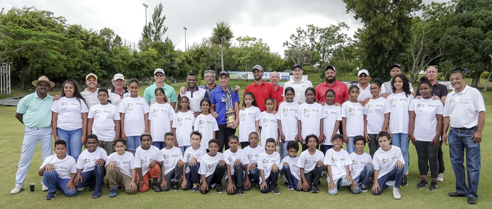 <center>Trophée Professionnel de l’Océan Indien: <br>Air Austral invite les marmailles de 1000 Sourires <br> à rencontrer les pros au Golf Club du Colorado