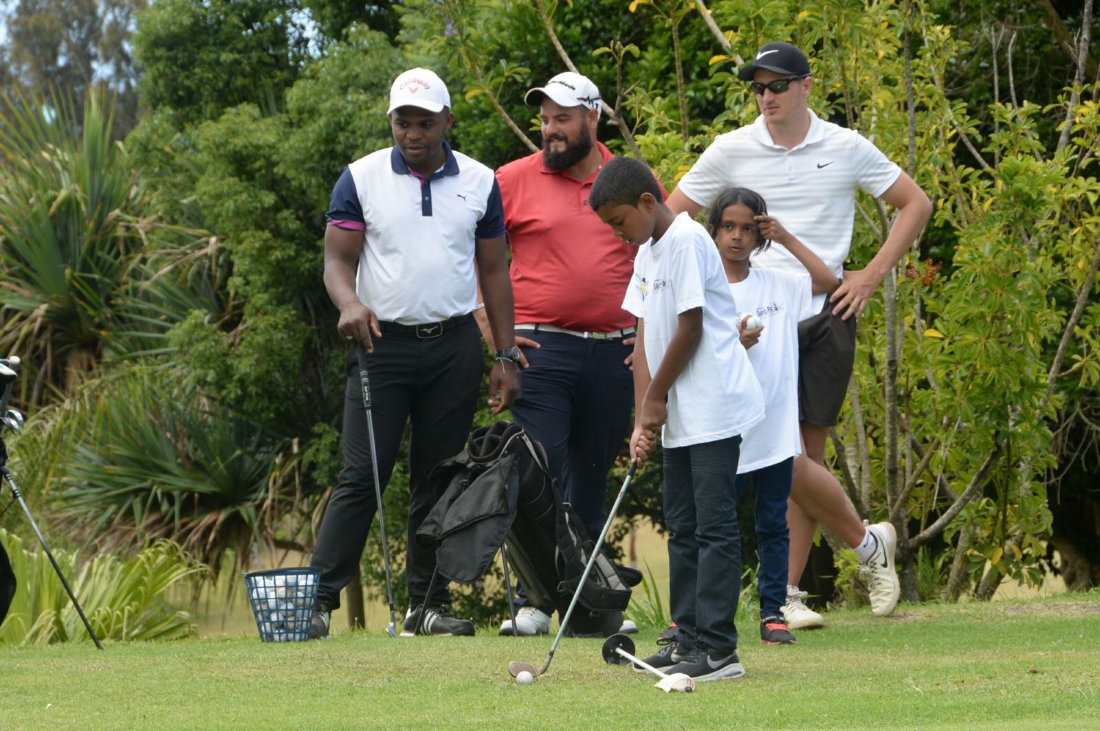 <center>Trophée Professionnel de l’Océan Indien: <br>Air Austral invite les marmailles de 1000 Sourires <br> à rencontrer les pros au Golf Club du Colorado