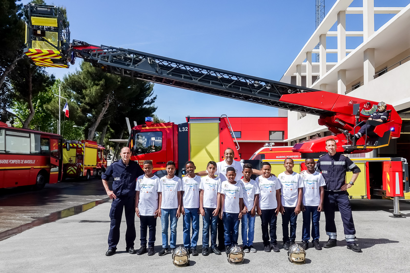 <center>"S'envoler vers le Rêve ..."  <br> Jour 4 :Une journée citoyenne inoubliable <br>avec les marins-pompiers de Marseille