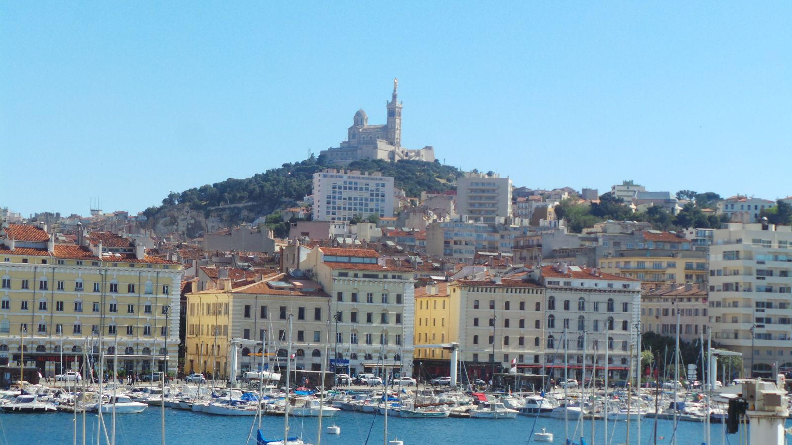 <center>"S'envoler vers le Rêve ..."  <br> Jour 7: Les marmailles reçus en VIM<br> par l’OM et l’OL ....