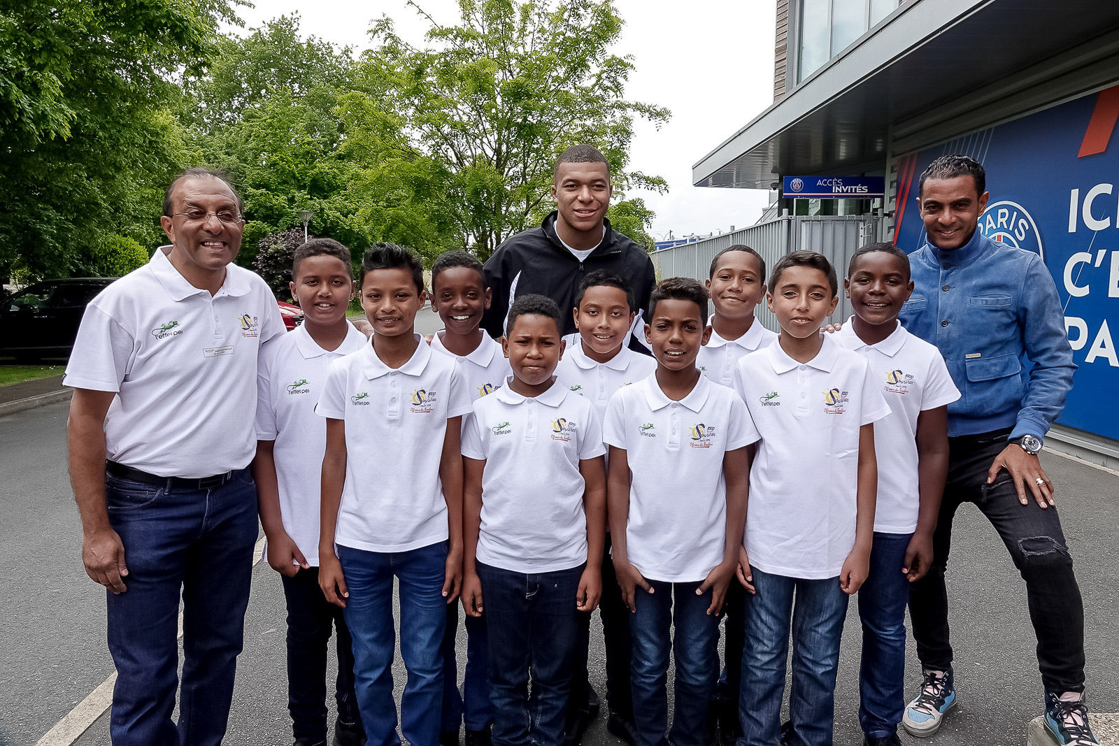 <center>"S'envoler vers le Rêve ..."  <br> Jour 12 : Enzo, Samuel, Mathéo, Yannick et leurs petits camarades rencontrent <br> les stars du PSG au centre Ooredoo