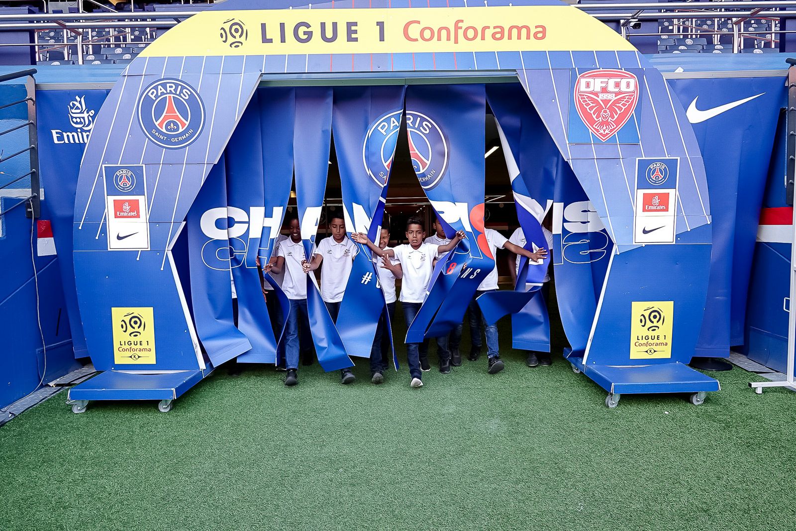 <center>"S'envoler vers le Rêve ..."  <br> Jour 12 : Enzo, Samuel, Mathéo, Yannick et leurs petits camarades rencontrent <br> les stars du PSG au centre Ooredoo