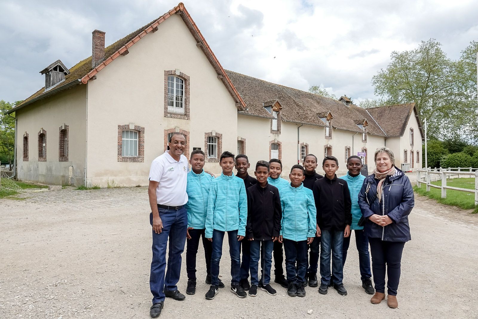 <center>"S'envoler vers le Rêve ..."  <br> Jour 13 : De la Bergerie Nationale au Parc des Princes :  Une journée éducative et sportive pour les petits réunionnais <center>"S'envoler vers le Rêve ..."  <br> Jour 13 : De la Bergerie Nationale au Parc des Princes :  Une journée éducative et sportive pour les petits réunionnais