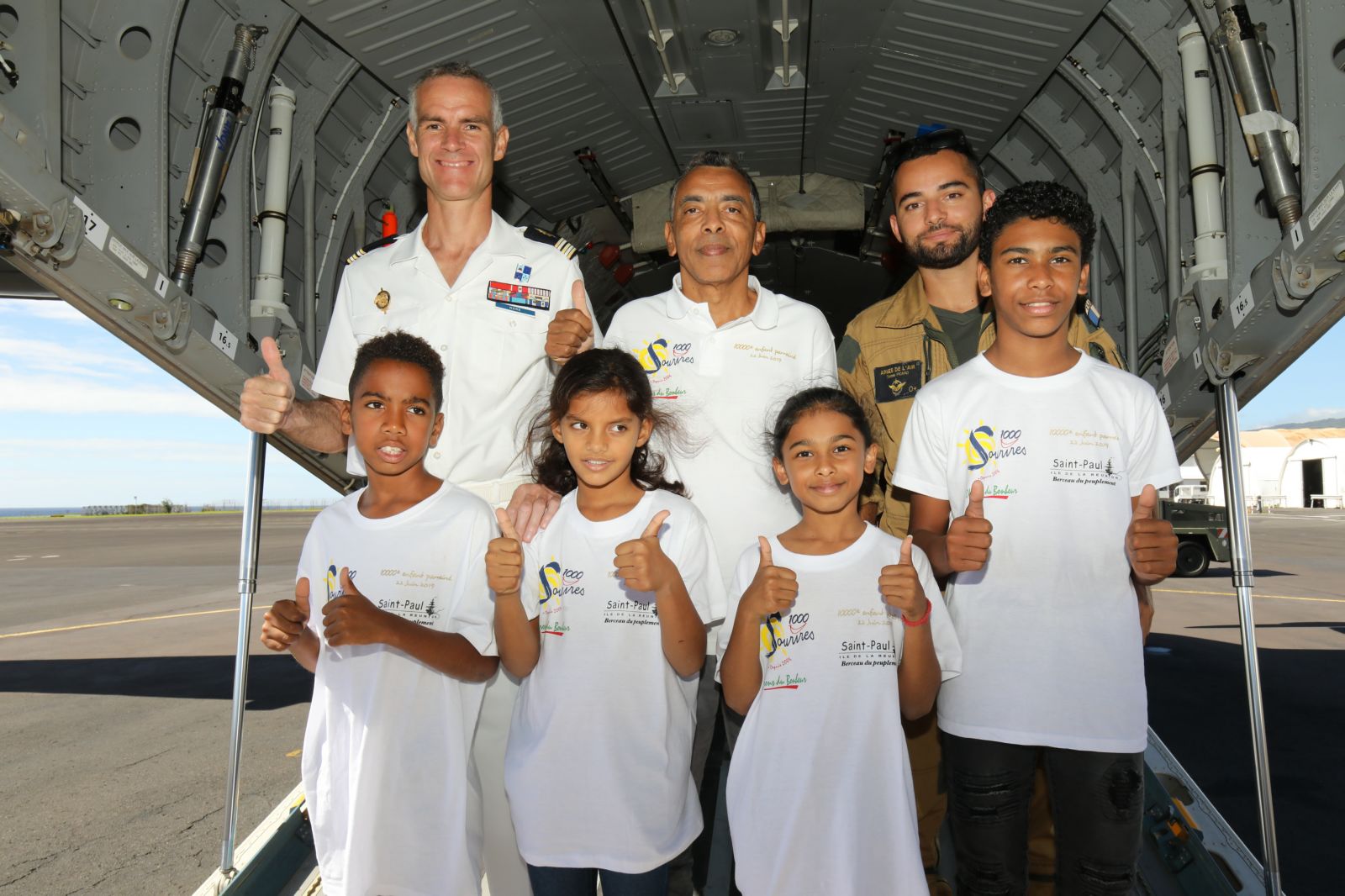 <center>Baptême de l’air en CASA <br> avec le Détachement Air 181 : <br> les marmailles de 1000 Sourires en lèr