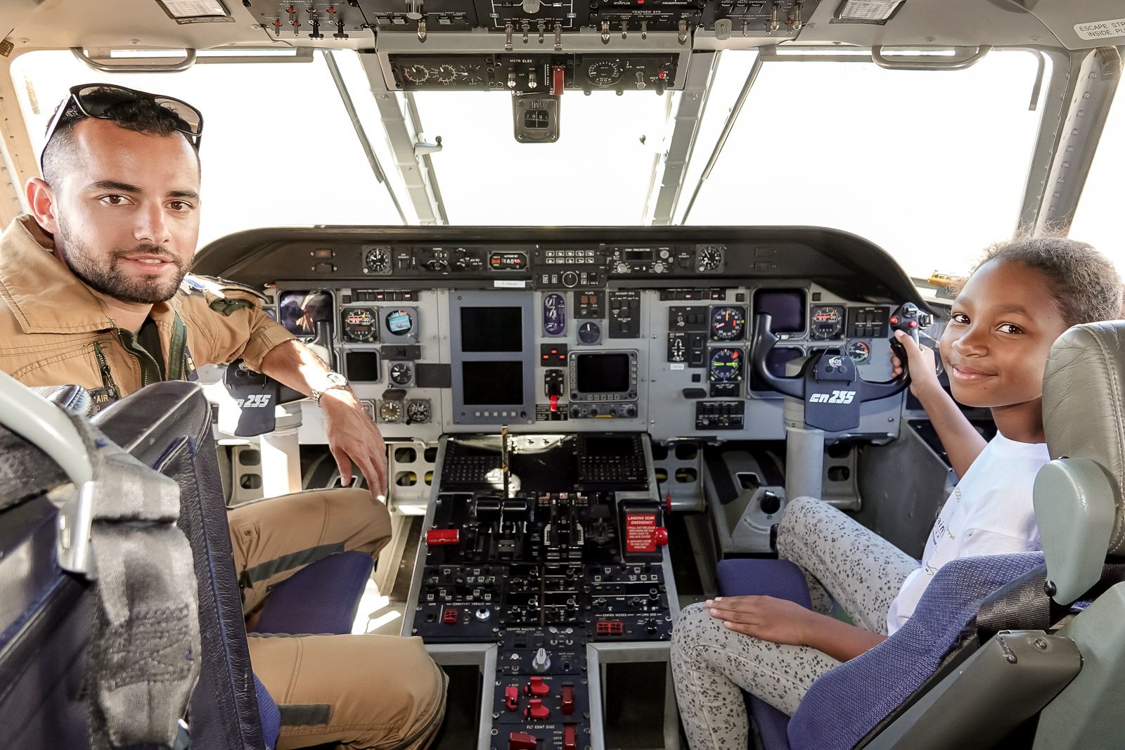 <center>Baptême de l’air en CASA <br> avec le Détachement Air 181 : <br> les marmailles de 1000 Sourires en lèr