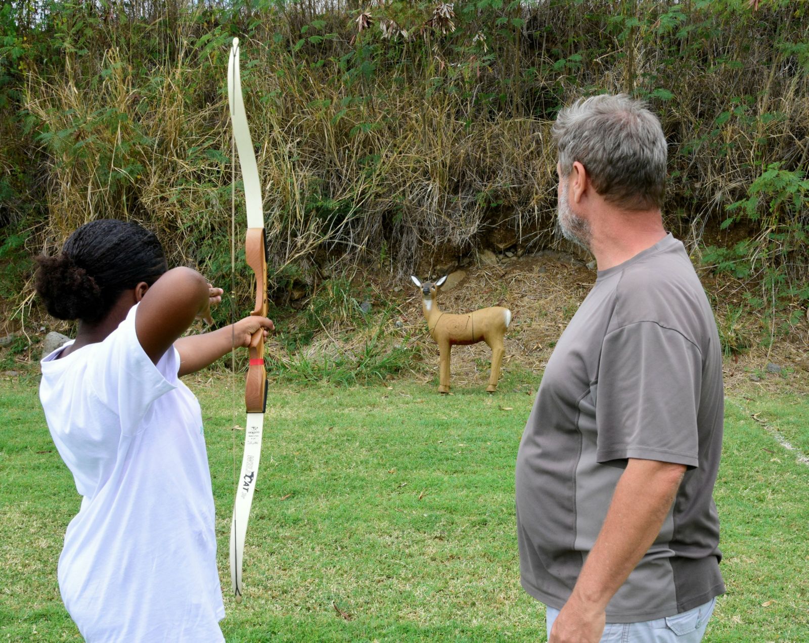 <center>Les marmailles de 1000 Sourires  <br> se prennent pour Robin des bois <br>avec le club “Archers de Saint-Denis”