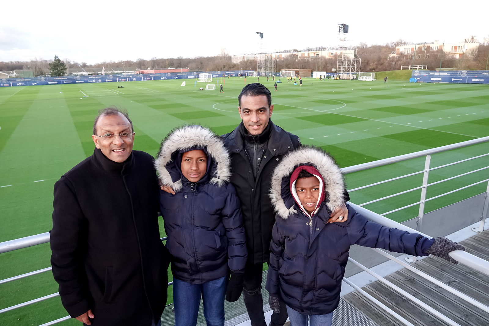 <center>"Un Incroyable Noël...." <br>Jour  4 :Enzo et Mathéo démarrent leur journée <br>au Parc des Princes et la terminent avec le chanteur Isnel au Novotel Paris Gare Montparnasse