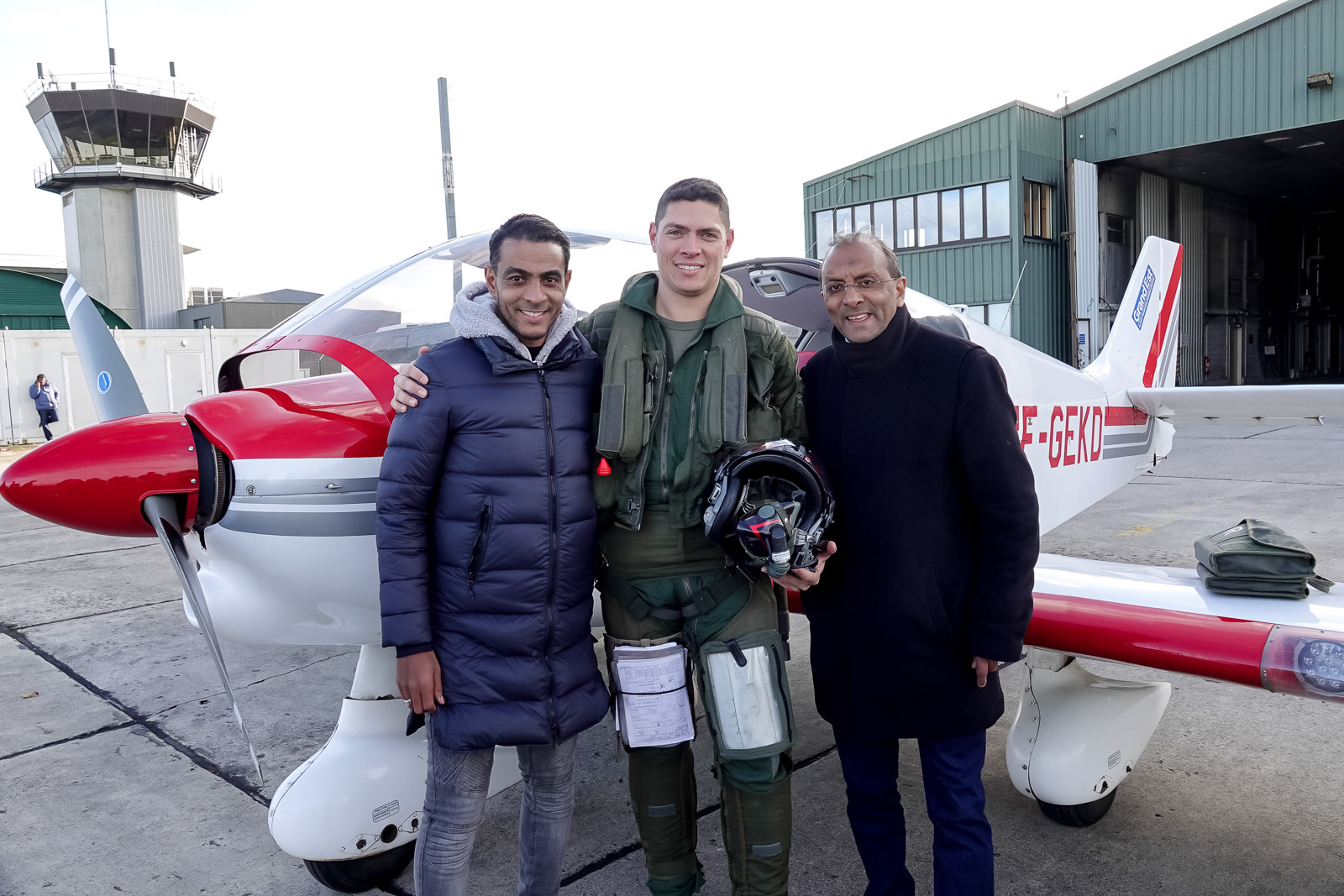 <center>"Un Incroyable Noël...." <br>Jour  5 : Le pilote de rafale réunionnais Sébastien Nativel accueille Enzo et Mathéo <BR> à la Base Aérienne 113 de Saint-Dizier 