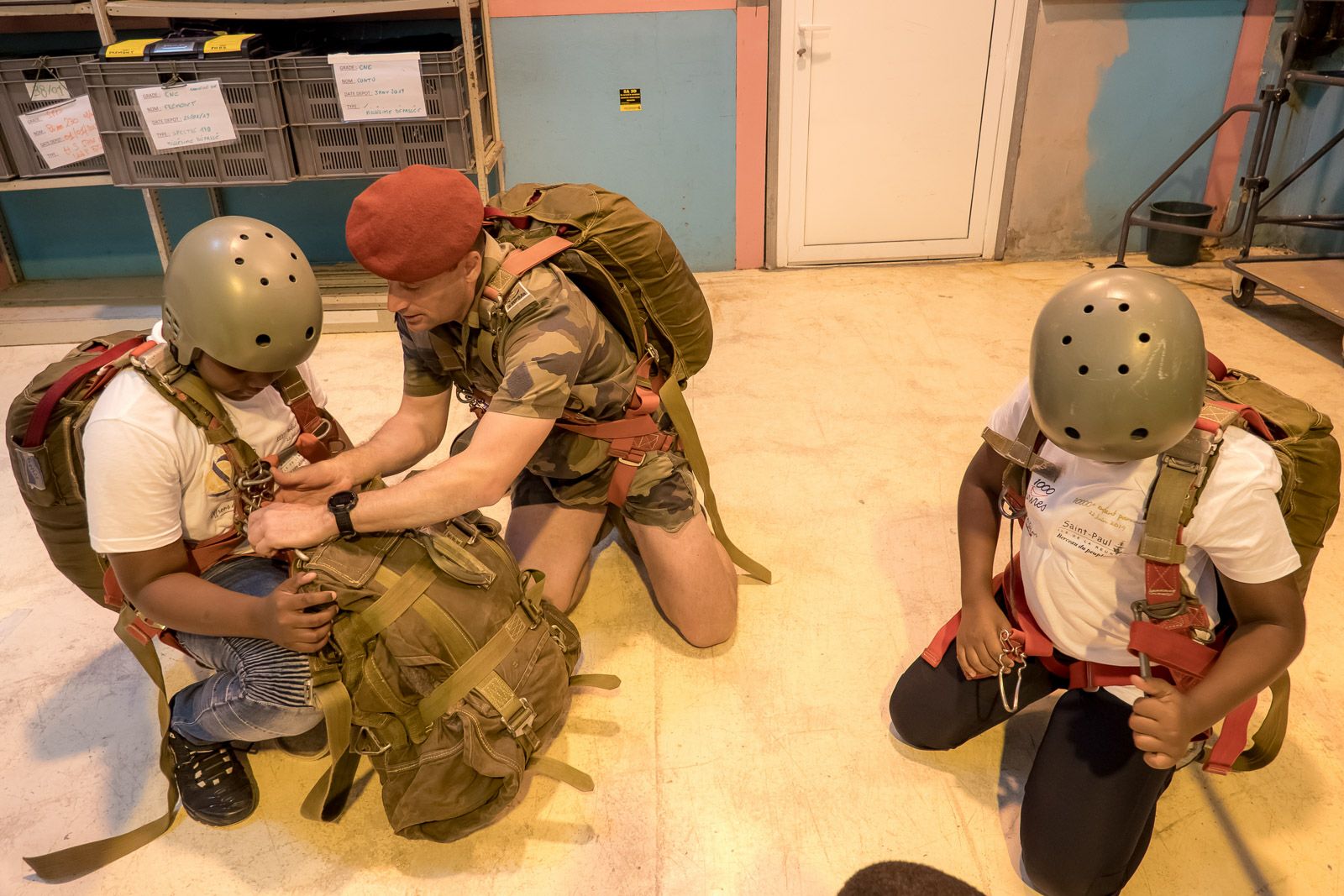 <center>Les marmailles de 1000 Sourires <br>dans la peau des parachutistes du 2e RPIMA <center>Les marmailles de 1000 Sourires <br>dans la peau des parachutistes du 2e RPIMA