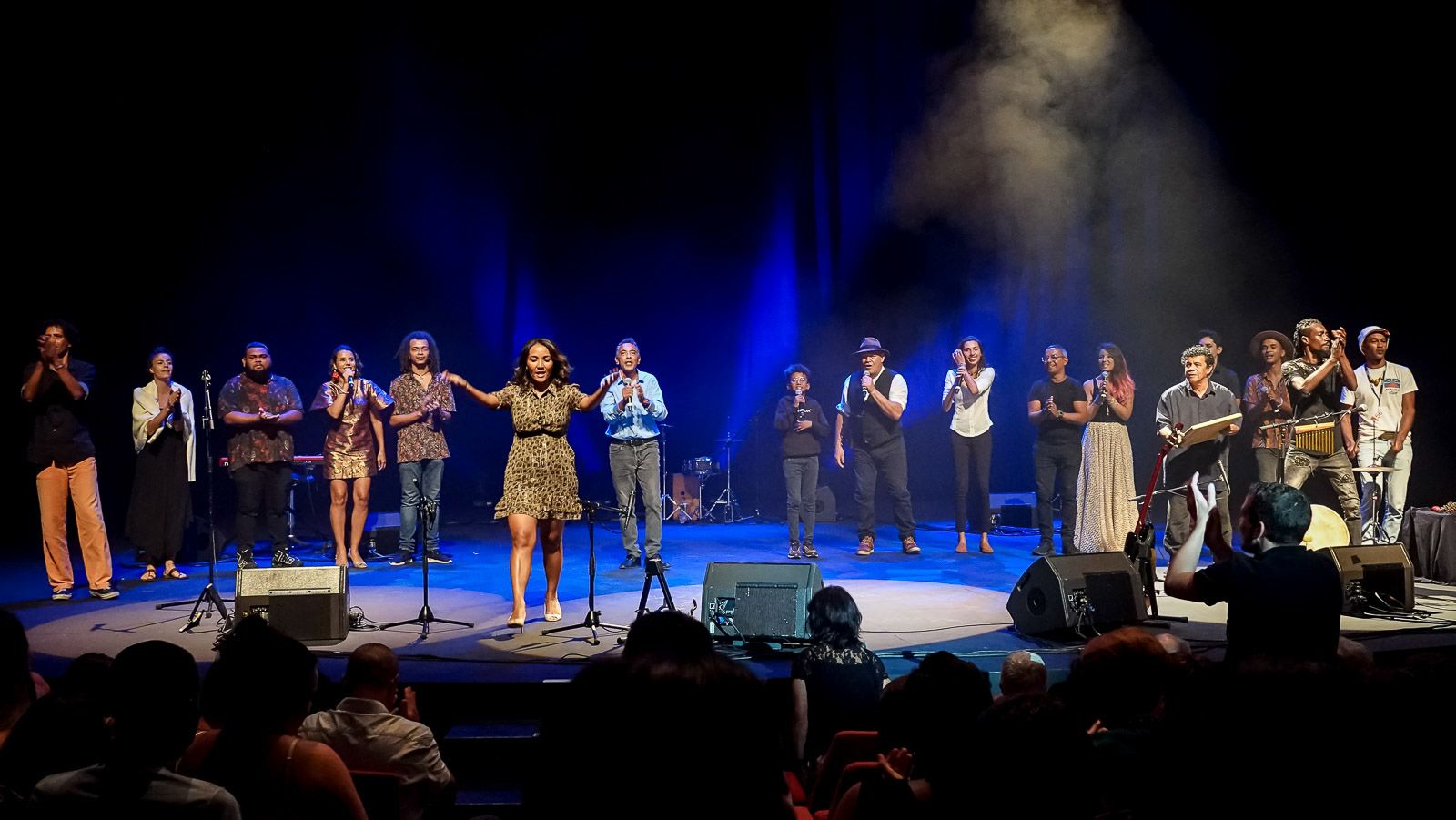 <center>Téat Champ Fleuri : Le public est venu nombreux pour soutenir l’association 1000 Sourires <center>Téat Champ Fleuri : Le public est venu nombreux pour soutenir l’association 1000 Sourires