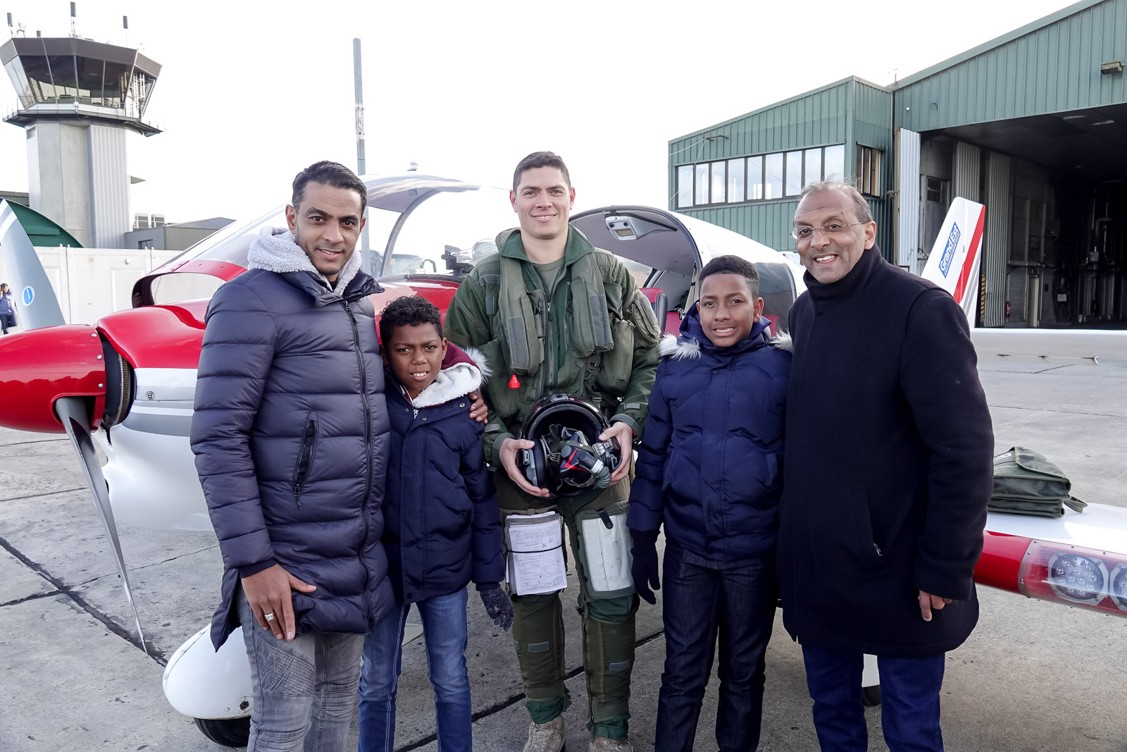 <center>"Un Incroyable Noël...." <br>Jour  5 : Le pilote de rafale réunionnais Sébastien Nativel accueille Enzo et Mathéo <BR> à la Base Aérienne 113 de Saint-Dizier 