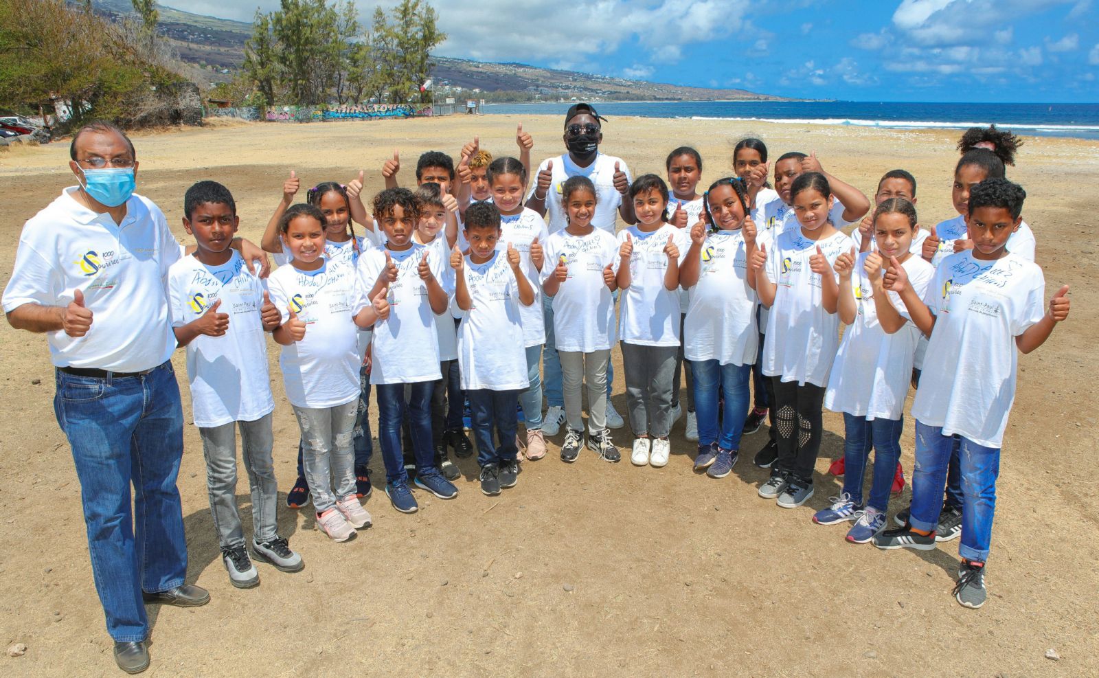 <center>Baptême de parapente : Les marmailles de<br> 1000 Sourires s’envolent en compagnie d’Abdoul <center>Baptême de parapente : Les marmailles de<br> 1000 Sourires s’envolent en compagnie d’Abdoul