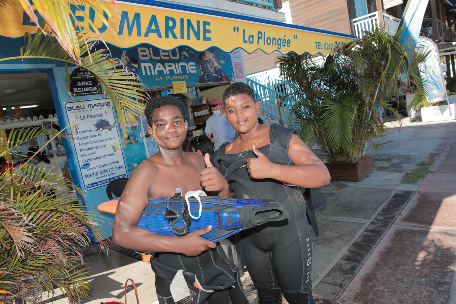 <center>Les marmailles de 1000 Sourires <br>découvrent  les merveilles <BR>de la plongée sous-marine